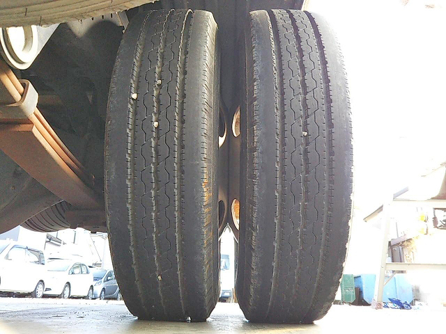 三菱ふそうキャンター平ボディ小型（2t・3t）[写真24]