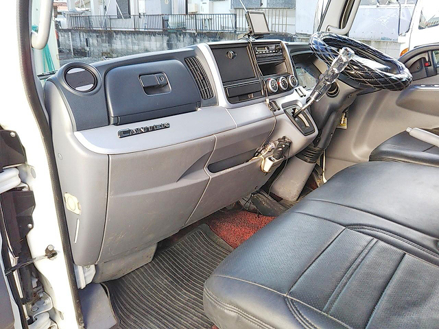 三菱ふそうキャンター平ボディ小型（2t・3t）[写真33]