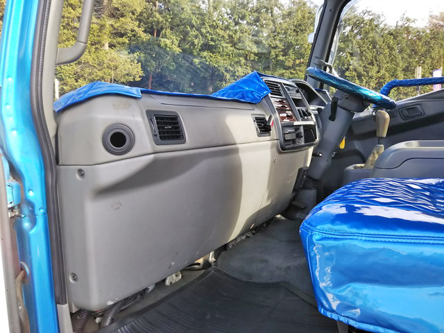 三菱ふそうファイターコンテナ専用車中型（4t）[写真33]