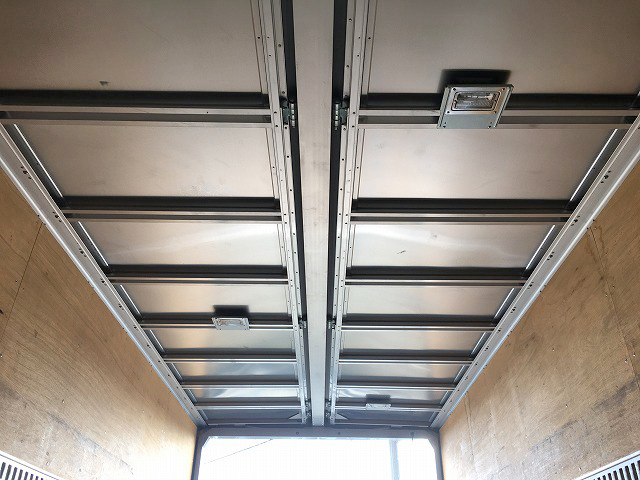 いすゞフォワードアルミウイング中型（4t）[写真15]