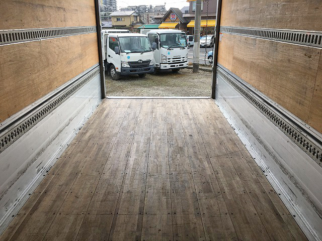 いすゞフォワードアルミウイング中型（4t）[写真16]