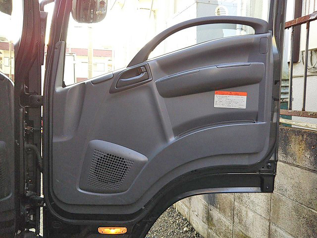 いすゞフォワードアルミウイング中型（4t）[写真26]