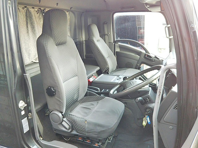 いすゞフォワードアルミウイング中型（4t）[写真27]