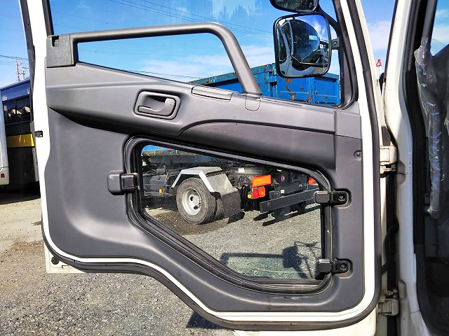 三菱ふそうファイタークレーン5段増トン（6t・8t）[写真28]