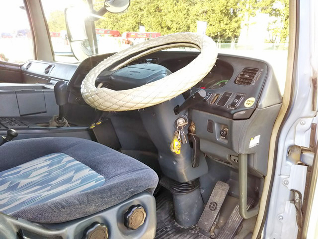 三菱ふそうスーパーグレートダンプ大型（10t）[写真30]