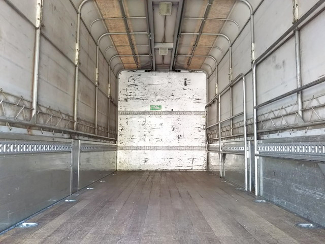 いすゞフォワード幌ウイング中型（4t）[写真13]