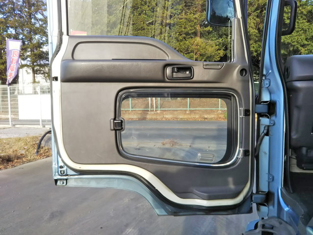 いすゞフォワード幌ウイング中型（4t）[写真28]
