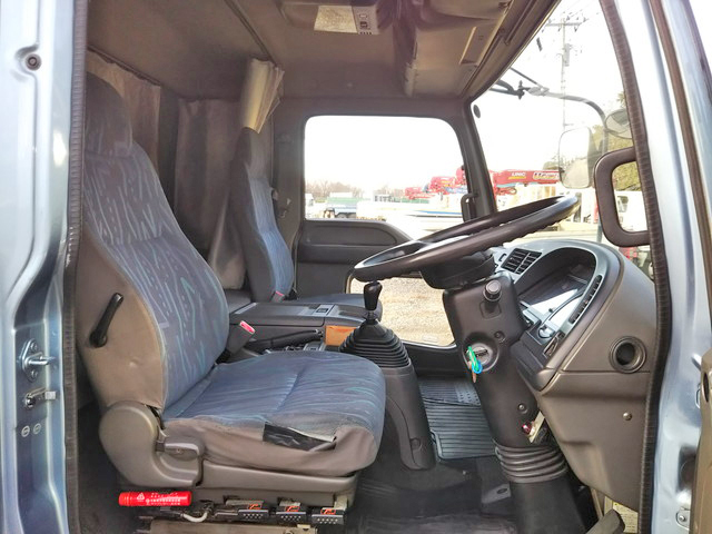 いすゞフォワード幌ウイング中型（4t）[写真30]