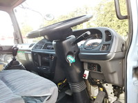 いすゞフォワード幌ウイング中型（4t）[写真31]