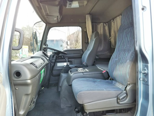 いすゞフォワード幌ウイング中型（4t）[写真32]