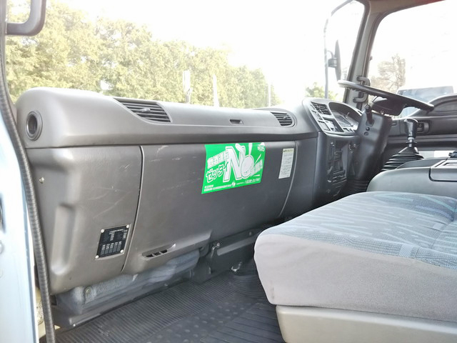 いすゞフォワード幌ウイング中型（4t）[写真33]