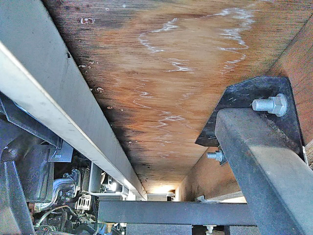 いすゞエルフ平ボディ小型（2t・3t）[写真18]