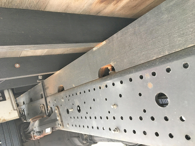 いすゞフォワードユニック4段中型（4t）[写真19]