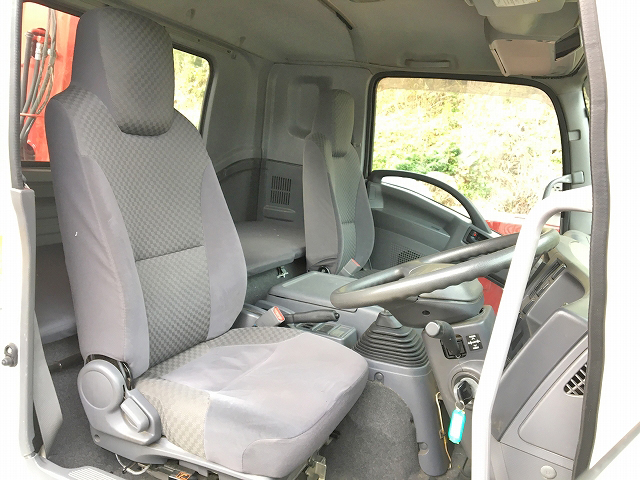 いすゞフォワードユニック4段中型（4t）[写真29]