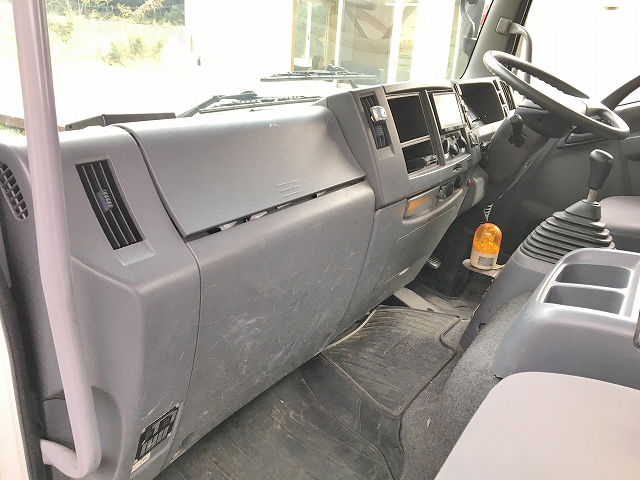 いすゞフォワードユニック4段中型（4t）[写真31]