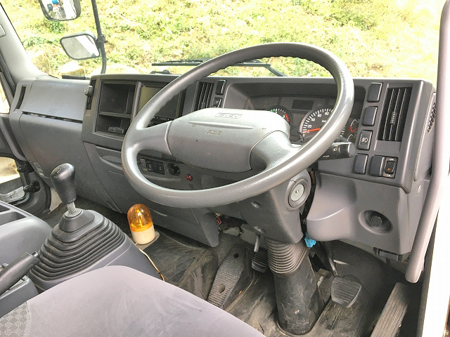 いすゞフォワードユニック4段中型（4t）[写真32]