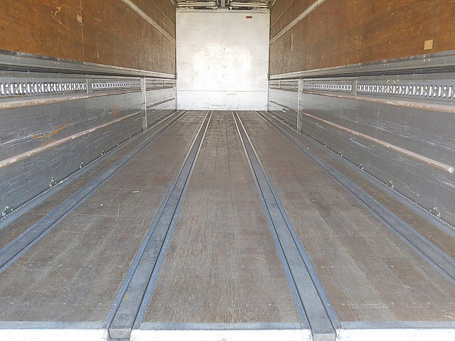 三菱ふそうスーパーグレートアルミウイング大型（10t）[写真12]