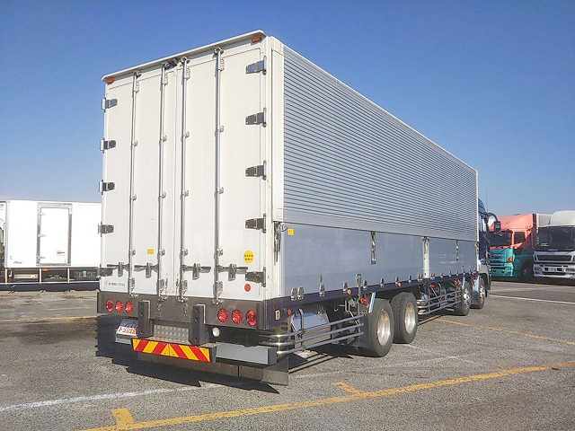 三菱ふそうスーパーグレートアルミウイング大型（10t）[写真02]