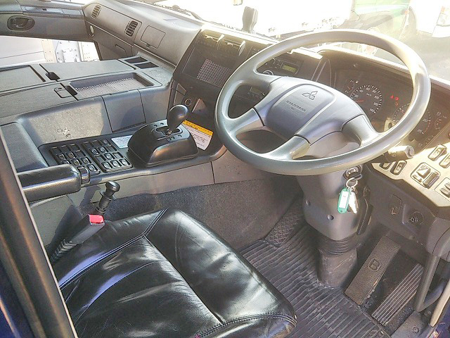 三菱ふそうスーパーグレートアルミウイング大型（10t）[写真30]