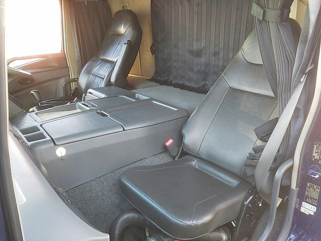 三菱ふそうスーパーグレートアルミウイング大型（10t）[写真31]