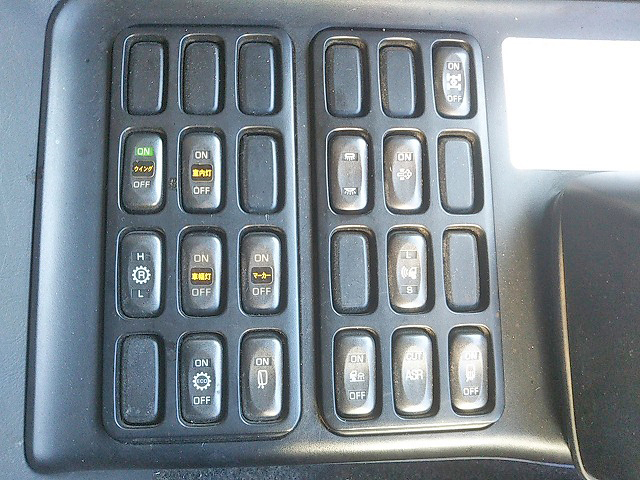 三菱ふそうスーパーグレートアルミウイング大型（10t）[写真38]