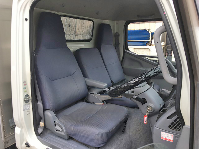 三菱ふそうキャンターアルミバン小型（2t・3t）[写真30]