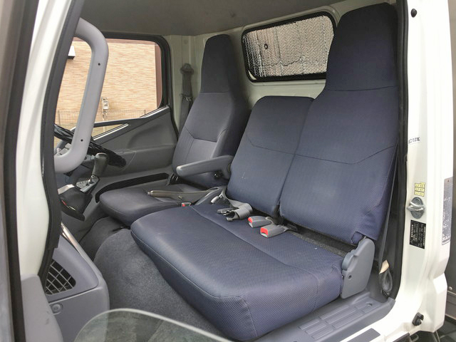 三菱ふそうキャンターアルミバン小型（2t・3t）[写真32]