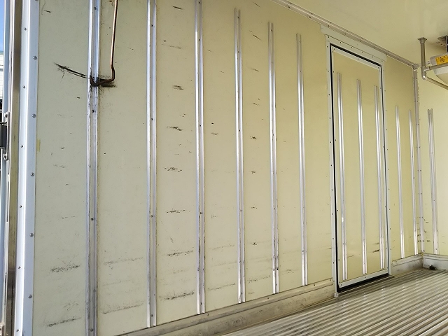 三菱ふそうキャンター冷凍車（冷蔵車）小型（2t・3t）[写真12]