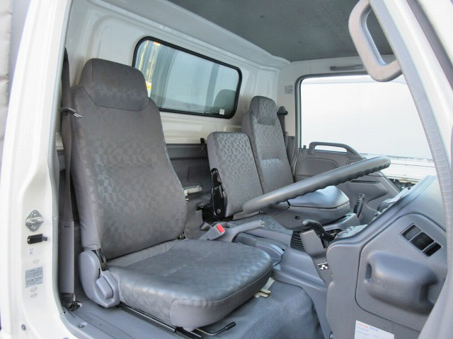 いすゞエルフ幌ウイング小型（2t・3t）[写真27]