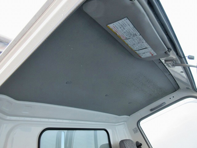 いすゞエルフ幌ウイング小型（2t・3t）[写真28]