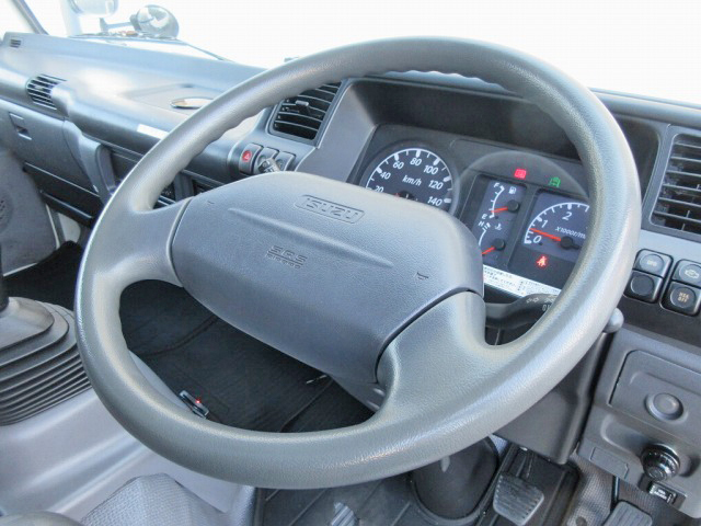 いすゞエルフ幌ウイング小型（2t・3t）[写真30]