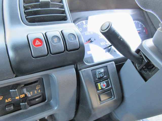 いすゞエルフ幌ウイング小型（2t・3t）[写真32]