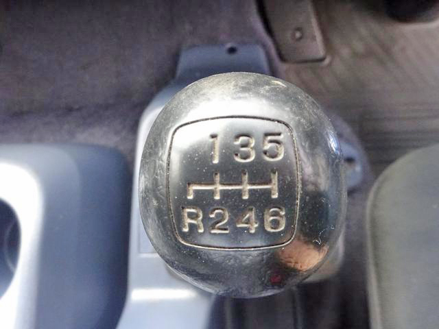 日野レンジャーセーフティクレーン3段中型（4t）[写真23]