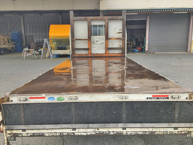 いすゞフォワード平ボディ中型（4t）[写真12]