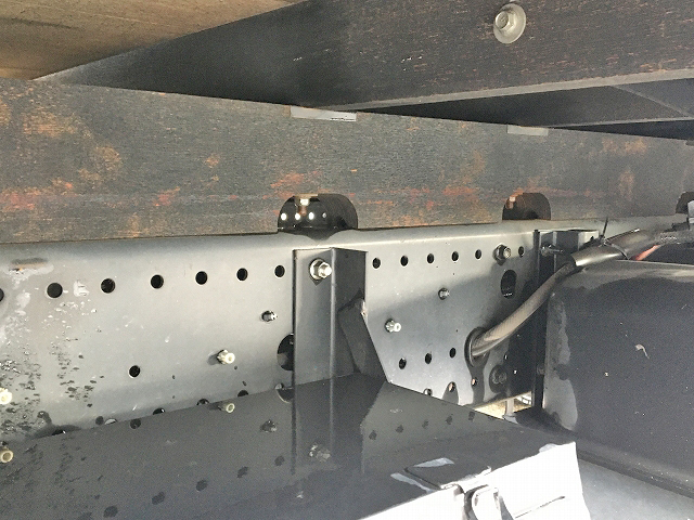 いすゞフォワード平ボディ中型（4t）[写真15]