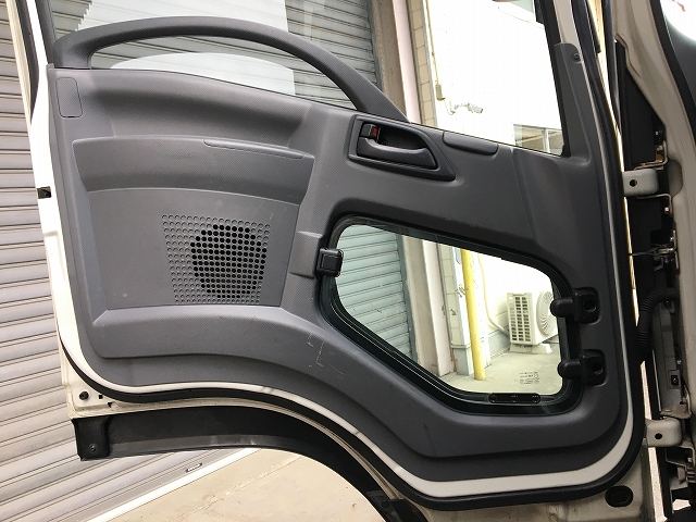 いすゞフォワード平ボディ中型（4t）[写真23]