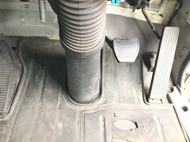 いすゞフォワード平ボディ中型（4t）[写真36]