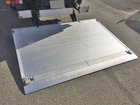 三菱ふそうキャンターアルミバン小型（2t・3t）[写真12]