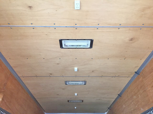 三菱ふそうキャンターアルミバン小型（2t・3t）[写真06]