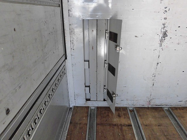 日野プロフィアアルミウイング大型（10t）[写真09]