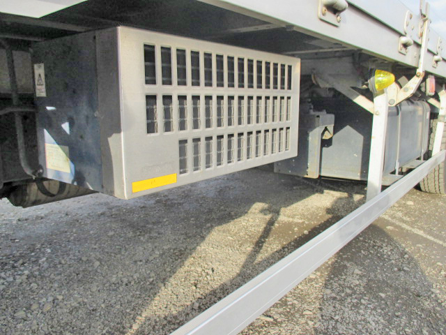 三菱ふそうファイター冷蔵冷凍ウイング中型（4t）[写真10]