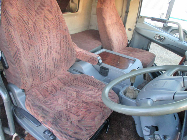 三菱ふそうファイター冷蔵冷凍ウイング中型（4t）[写真14]