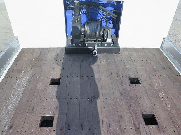 いすゞギガセルフクレーン4段大型（10t）[写真20]