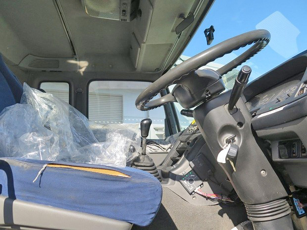 いすゞギガセルフクレーン4段大型（10t）[写真28]