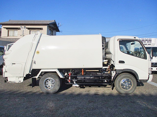 日野デュトロパッカー車（塵芥車）小型（2t・3t）[写真06]