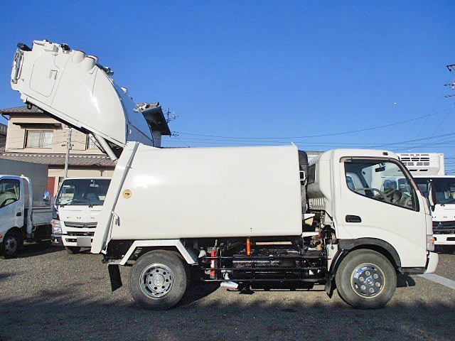 日野デュトロパッカー車（塵芥車）小型（2t・3t）[写真07]