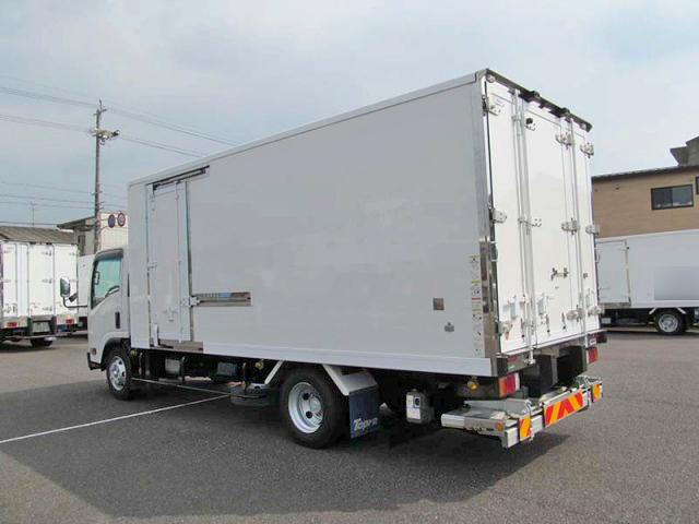 いすゞエルフ冷凍車（冷蔵車）小型（2t・3t）[写真02]