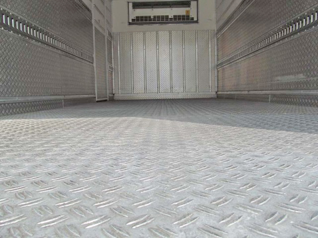 いすゞエルフ冷凍車（冷蔵車）小型（2t・3t）[写真06]