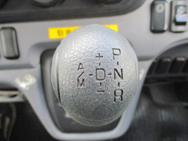 三菱ふそうキャンターアルミバン小型（2t・3t）[写真27]