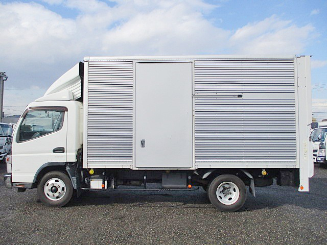 三菱ふそうキャンターアルミバン小型（2t・3t）[写真05]